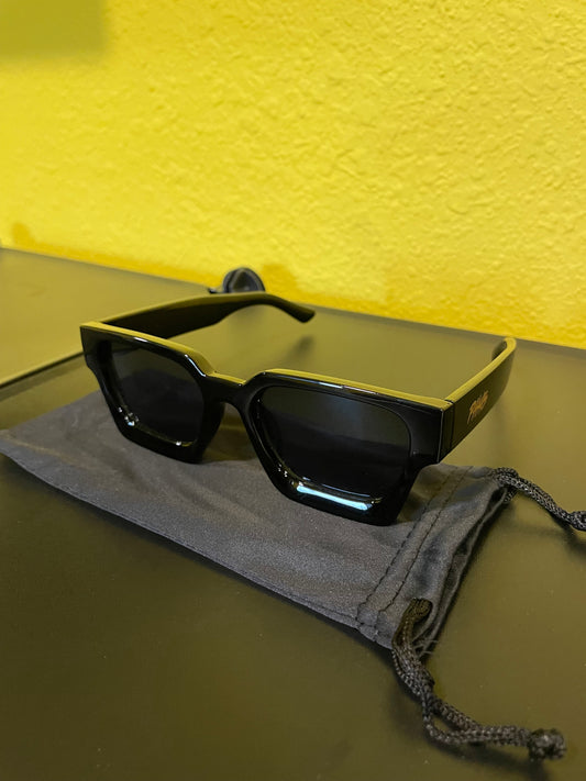 500 ENTRIES 🎟️ PAKAS SUNGLASSES